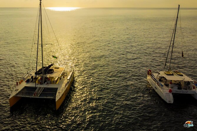 Negril Catamaran: Adults Sunset Party with Drinks & DJ - Open-bar drinks and Jamaican snacks