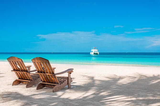 Negril Day Trip to Seven Mile Beach & Rick's Cafe w/Admission from Montego Bay - What makes Rick’s Cafe different