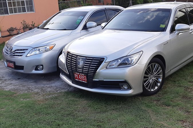 Negril Hotels Transfers to Montego Bay Airport - A driver who helps with the practical details