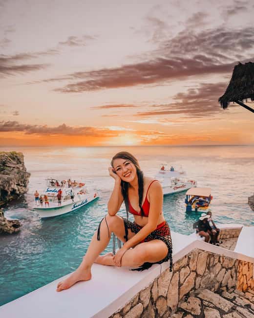 Negril Marijuana Farm and Mineral Spring Tour - Sunset, reggae, and cliff jumping at Rick’s Cafe