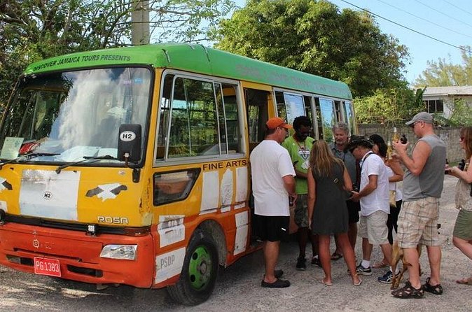 Negril One Love Bus Bar Crawl - Small touches that add a local feel