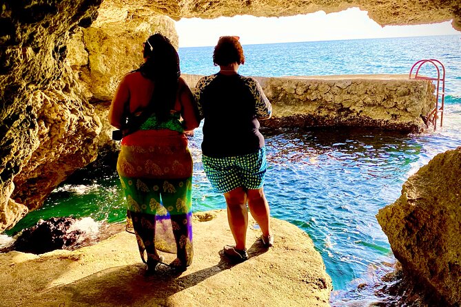 Negril Seven Miles Beach And Ricks Cafe Tour - One hour at Rick’s Café on the cliff