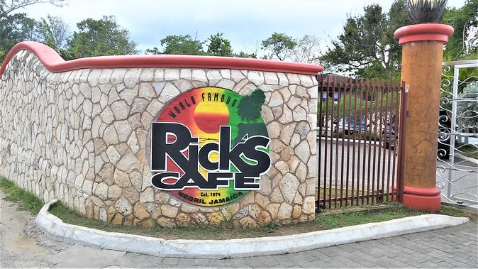 Negril Sunset Trip to Rick's Cafe from Montego Bay and Grand Palladium - Should you jump from the cliffs?