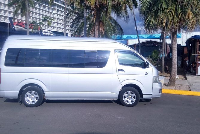 Ocean Eden Bay Montego Bay Airport Transfers - The ride can become an informal Jamaica introduction