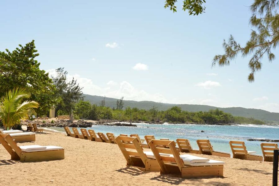 Ocho Rios: Bamboo Beach Club VIP Pass with Lunch and Drinks - A polished beach day near Ocho Rios