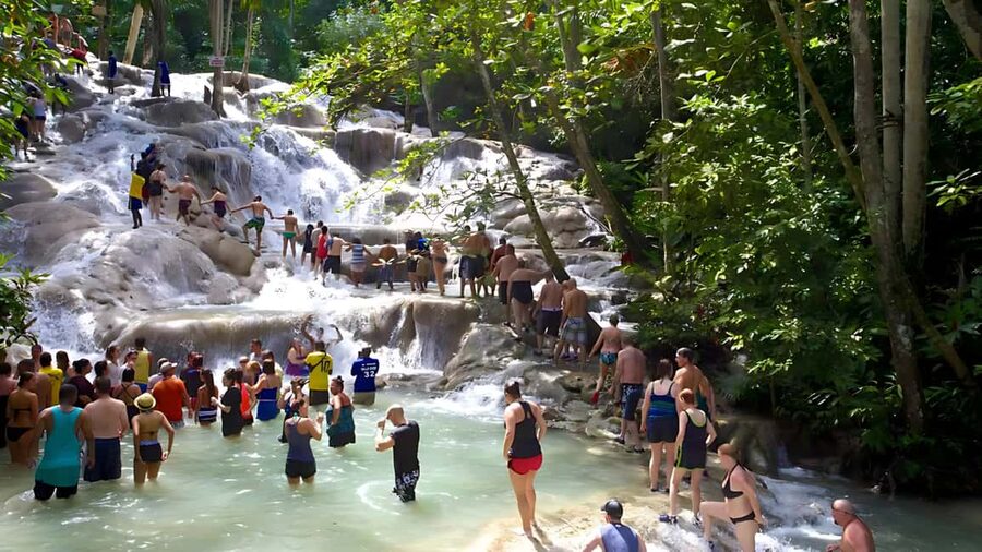 Ocho Rios Catamaran: Dunn's River, Snorkeling & Open Bar - Leaving Mahogany Beach in Ocho Rios