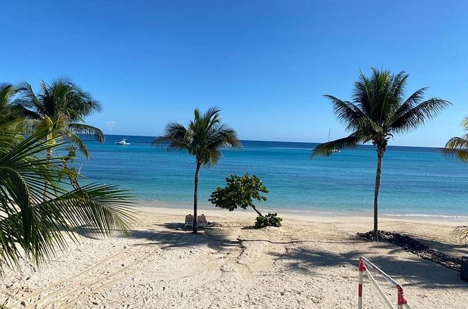 Ocho Rios City Bus Tour (Beach, Sightseeing & Shopping) - Scotchies Drax Hall for a Jamaican Lunch