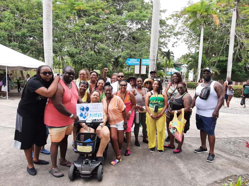 Ocho Rios: Dunn's River Falls and Shopping Tour - The shopping stop in Ocho Rios