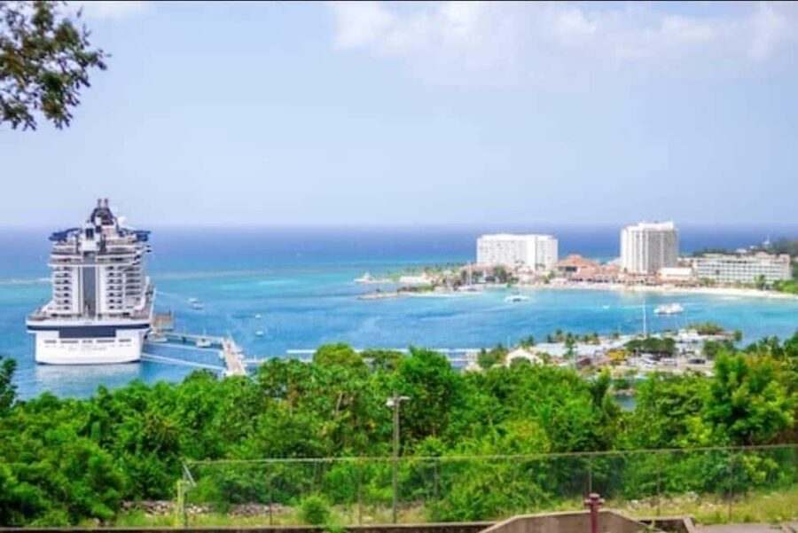 Ocho Rios: Guided Sightseeing Tour - Pickup from the cruise terminal, hotels, and villas