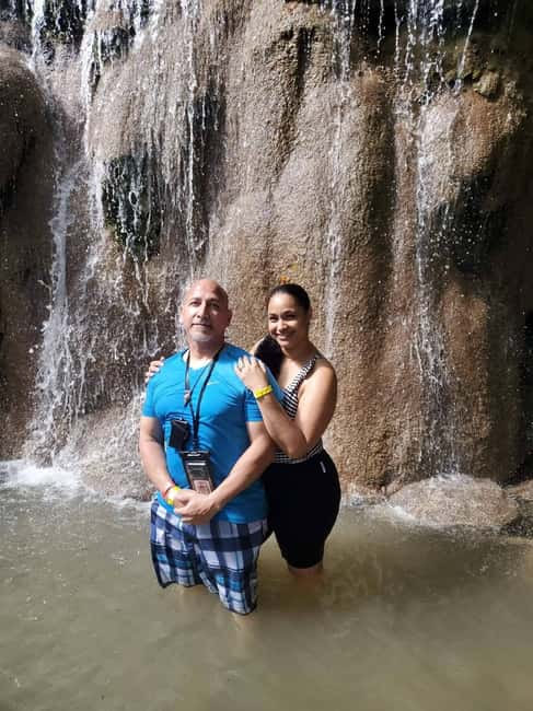 Ocho Rios: Konoko Falls, Fern Gully, and Shopping Tour - Who should book this experience
