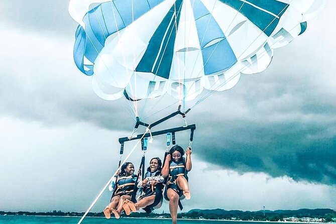 Parasailing, Blue Hole Mineral Spring, Seven Mile Beach - What the $265 price means
