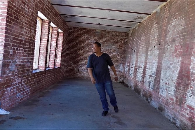 Port Royal Heritage & Sightseeing Tour from Kingston - Giddy House and the town beyond the fort