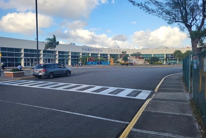 Private Airport Pickup and drop off in Jamaica - What the Drive Includes for Your $20