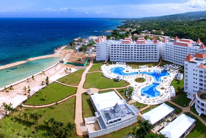 Private Airport Transfer to Bahia Principe Grand Jamaica - Leaving Montego Bay Airport for Runaway Bay