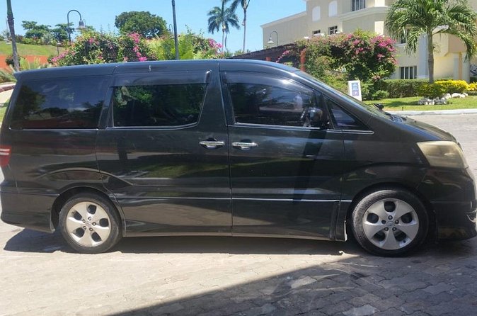 Private Airport Transfer to Bahia Principe Grand Jamaica - Optional food stops add a Jamaican welcome