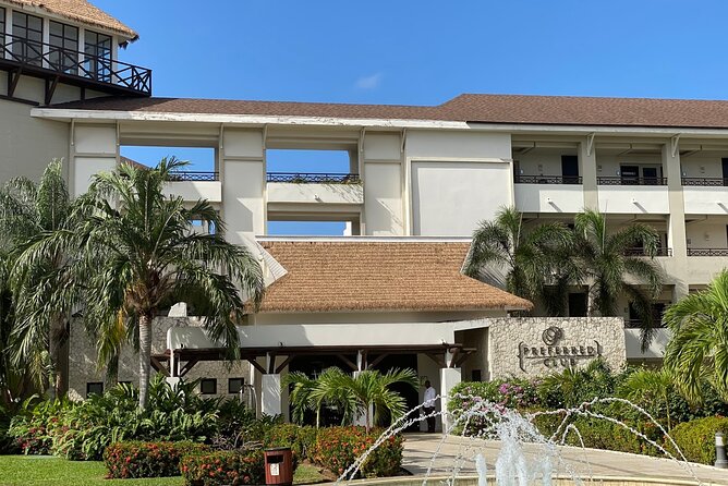 Private Airport Transfer to Secrets Resort Montego Bay - What the private format means for your party