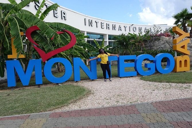 Private Airport Transfers To Negril Hotels and Villas - Finding your driver outside arrivals