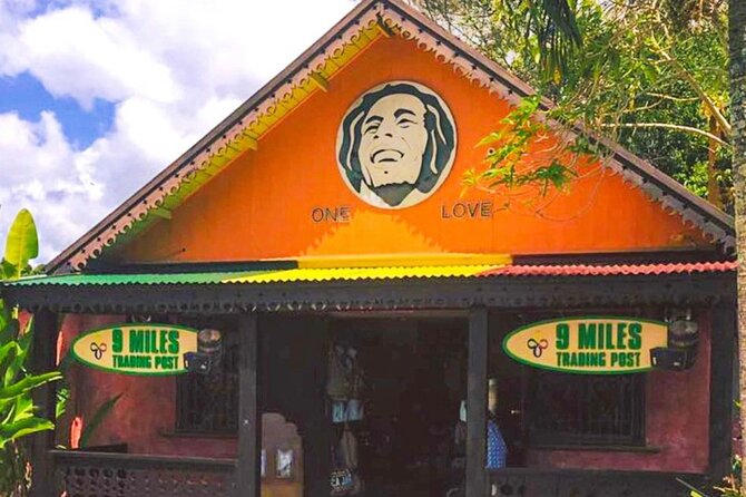 Private Bob Marley 9 mile & DunnsRiverFalls Tour from Montego Bay - The road from Montego Bay to St. Ann
