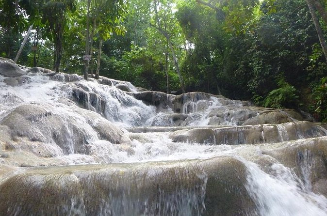 [PRIVATE]Dunn's River & Martha Brae Rafting - Entrance & Lunch - Why the private format is useful