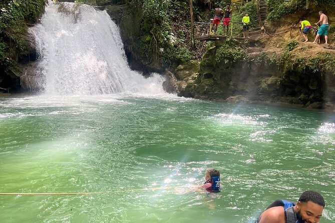 Private fun fill tour from Montego Bay to dunns river & blue hole - Why the private vehicle matters