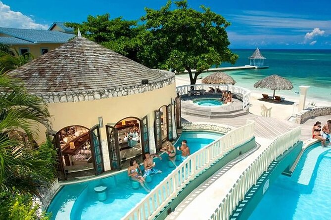 Private Montego Bay Jamaica Airport Transfer to Hotels in Negril - The welcome details that shape the first hour