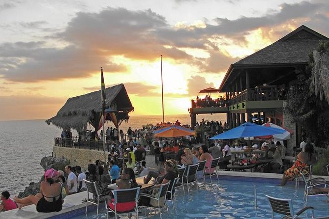 [PRIVATE] Negril Sightseeing Tour with RickS Cafe Cliff Diving - Rutland Point Craft Centre and Negril shopping