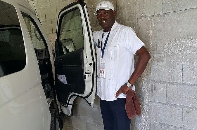 Private One-Way and Roundtrip Airport Transfer to Montego Bay Hotels - The driver matters more than the vehicle description