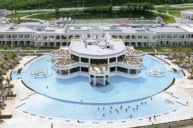 Private Sangster Airport Transfer to Grand Palladium Resort - Who will get the most from this transfer?