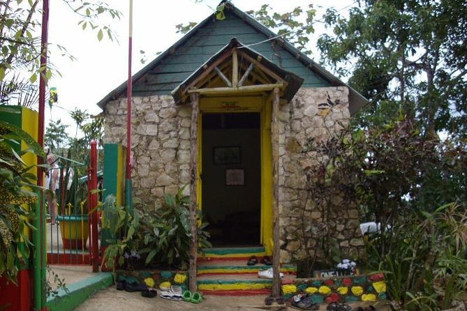 Private Tour Ocho Rios or Runaway Bay To 9 Mile Bob Marley Birth & Resting Place - Why Nine Mile feels different from a standard music attraction