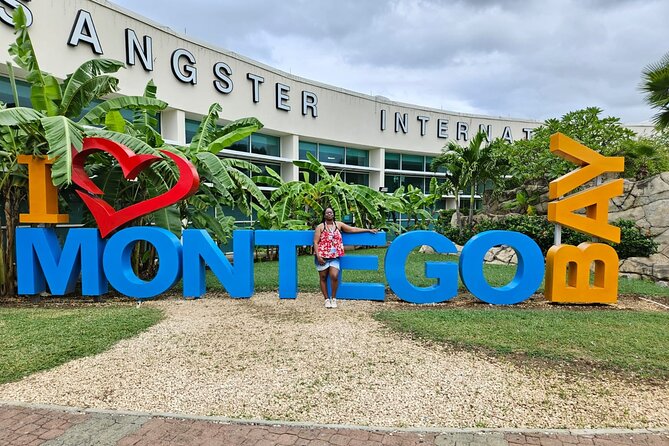 Private Transfer From Montego Bay Airport to Hotels in MontegoBay - What the airport pickup is like
