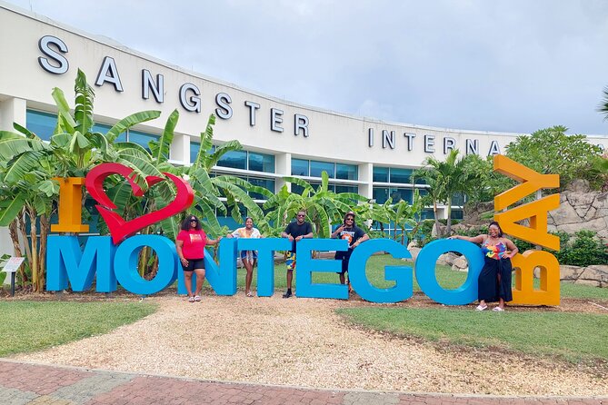 Private Transfer From Montego Bay Airport to Hotels in MontegoBay - The ride to your hotel and the local advice