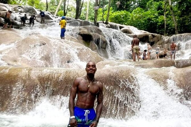 Private Transfer from Montego Bay to Dunns River Falls - The ride from Montego Bay to Dunn’s River Falls