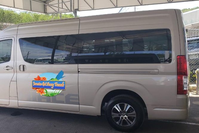 Private Transfer Montego Bay to Ocho Rios - Choosing between a car, van, and Hiace bus