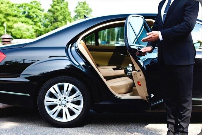 Private Transfers: Montego Bay Airport ↔ Ocho Rios Area - Flight tracking takes pressure off arrival day