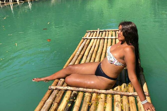 Rafting and Shopping in Ocho Rios - The bamboo raft ride, from gentle current to local stories