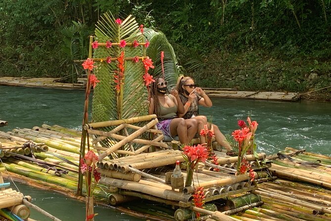 Rafting on the Martha Brae - What you see and do on the river