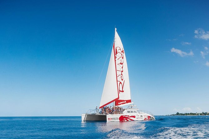 Reggae Catamaran and Snorkeling Open Bar Cruise Montego Bay - When the bar opens and the music turns up