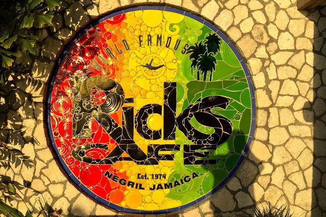 Rick's Café and Seven Mile Beach Private Tour - What the day feels like for different types of visitors