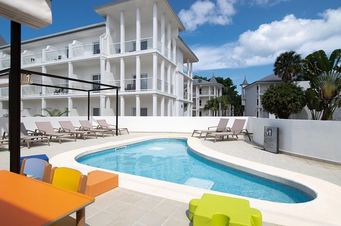Riu Palace Montego Bay Private Airport Transfer - Finding the driver outside arrivals