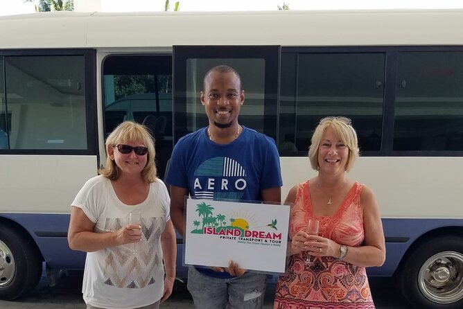 Round Trip Montego Bay Airport Taxi - Grand Palladium - Comfort for families and small groups