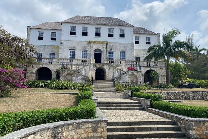 Sightseen tour and Souvenir shopping with private transportation in Montego Bay - A private ride that keeps the pace in your hands