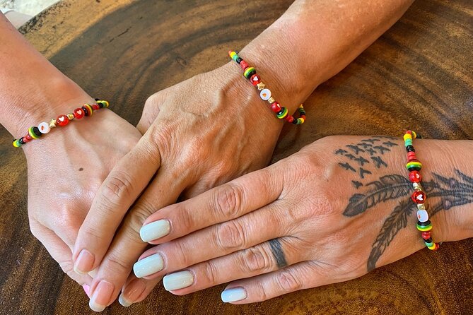 Souvenirs workshop A Mi Mek It! in Montego Bay Jamaica (FR & EN) - Marie’s workshop under the ackee tree