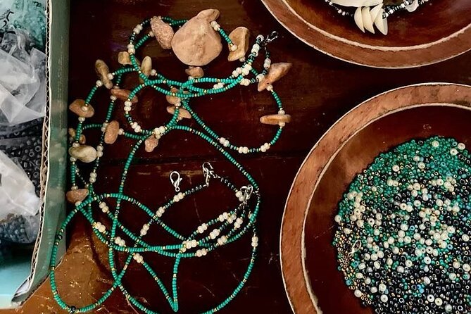 Souvenirs workshop A Mi Mek It! in Montego Bay Jamaica (FR & EN) - What the three-hour visit may feel like