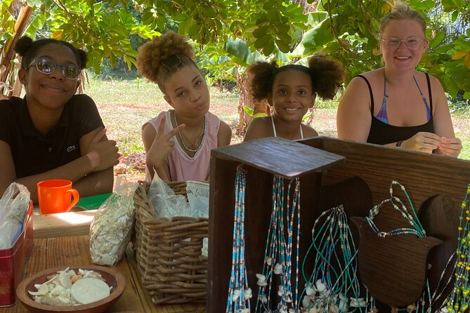 Souvenirs workshop A Mi Mek It! in Montego Bay Jamaica (FR & EN) - Practical details that affect your decision