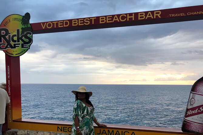 Tour to Negril 7 Miles Beach and Rick’s Cafe from Montego Bay - Juice Patties and the taste of Jamaica